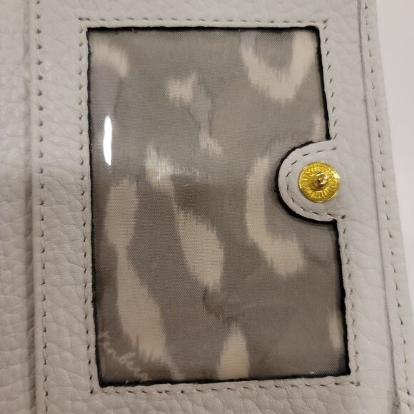 Aimee Kestenberg Pebble Leather Zip It Up Trifold Wallet Silver Fox Key Ring - Picture 9 of 9